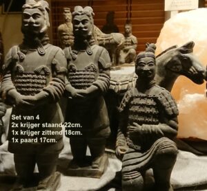 2. Terracotta strijders groot 22-18-17