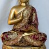 Zen-Boeddha-met-gekleurd-stof-kleding