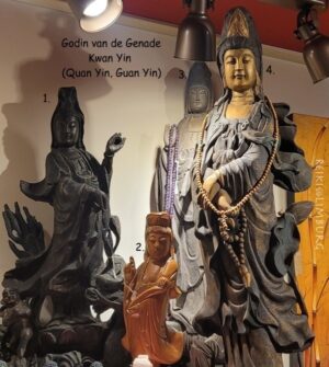 Kwan Yin | Houten antieke beelden