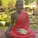 Monnik Luang Fan in rood gewaad