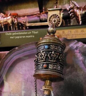 Oude Gebedsmolen TIBET met papieren mantra !