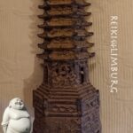 Oude Pagode van brons. Hoogte 29cm.