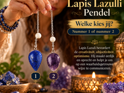 Twee edelsteenpendels met zilverkleurige ketting, nummer 1 blauw Lapis Lazuli en nummer 2 paars-violet, bij een spirituele pendelsessie.