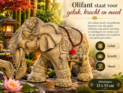 Rijkelijk versierd Oosters olifantenbeeld van 33 × 53 cm in een sfeervolle tuin met bamboe en Oosterse lantaarns.